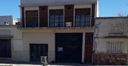 Casa de Alto con Deposito en Planta Baja